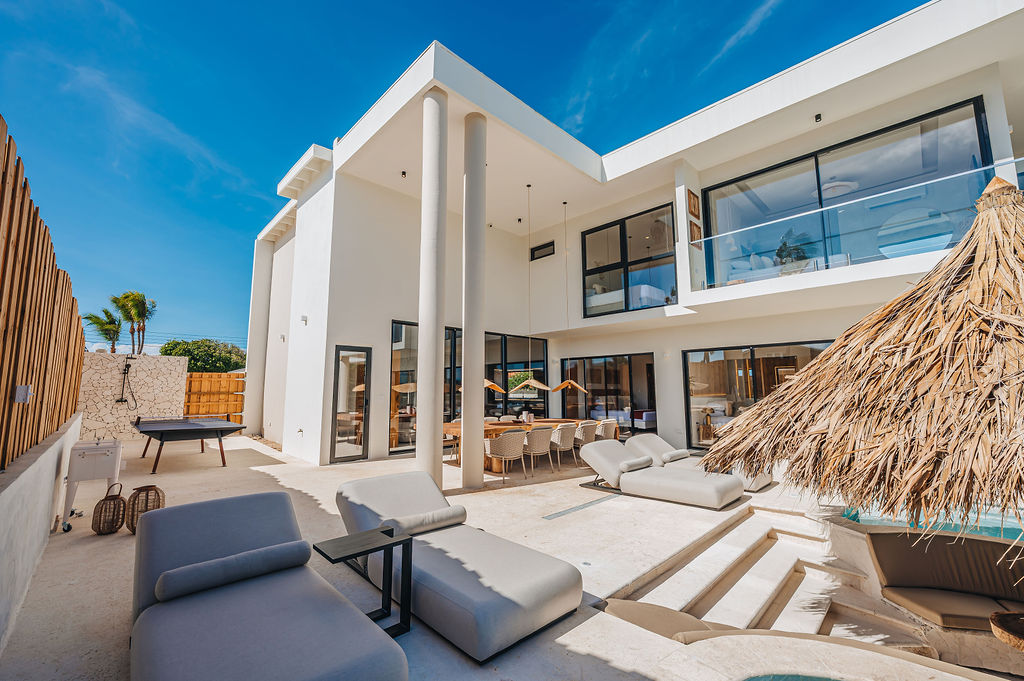 Alma · Pool & terrace