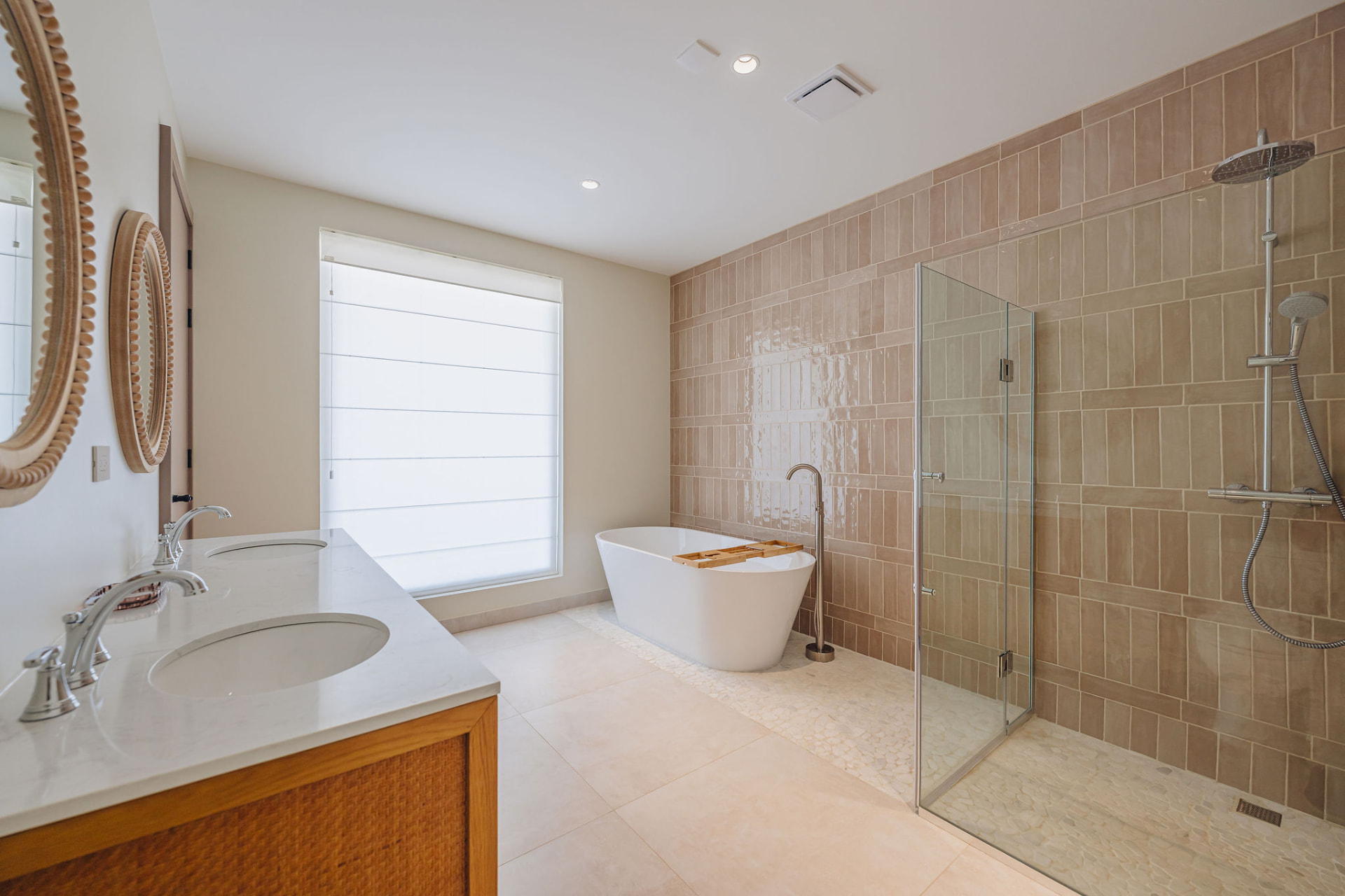 Costa Catalina · Bathrooms