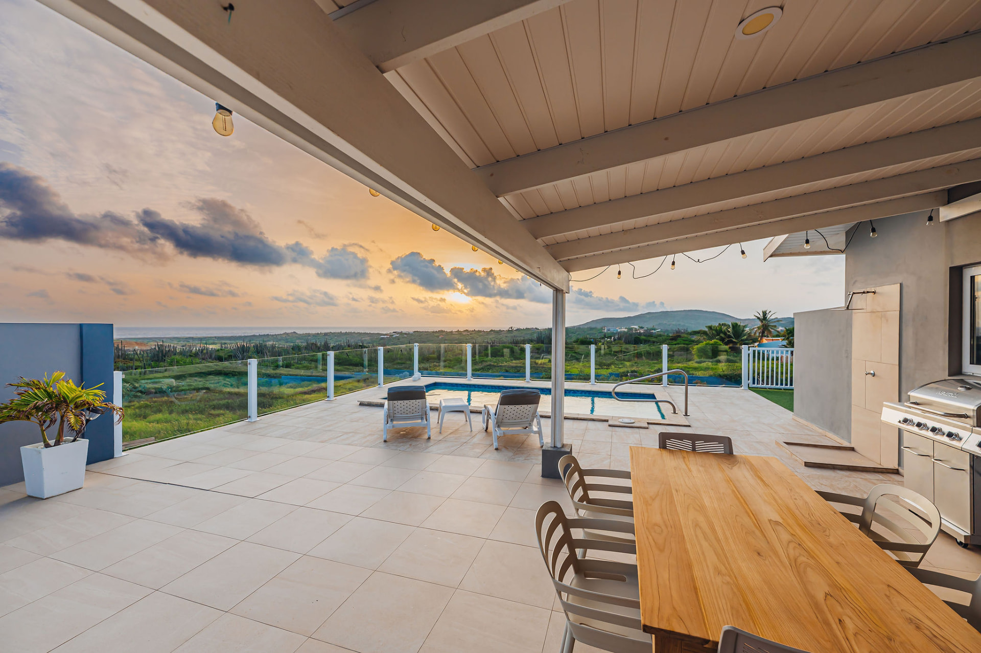 Lucemar · Outdoor dining