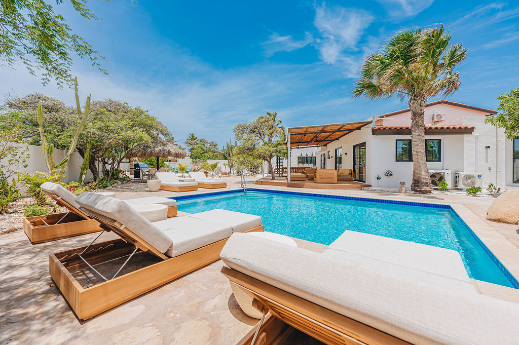 Bougainvillea · Pool & terrace