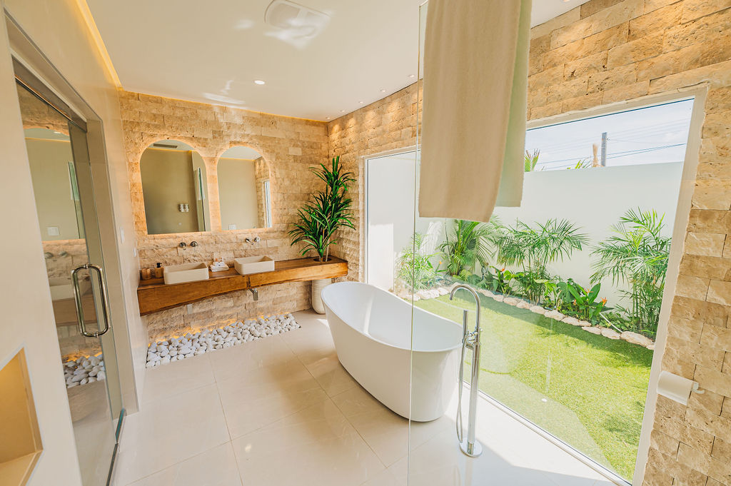 Amandari · Bathrooms
