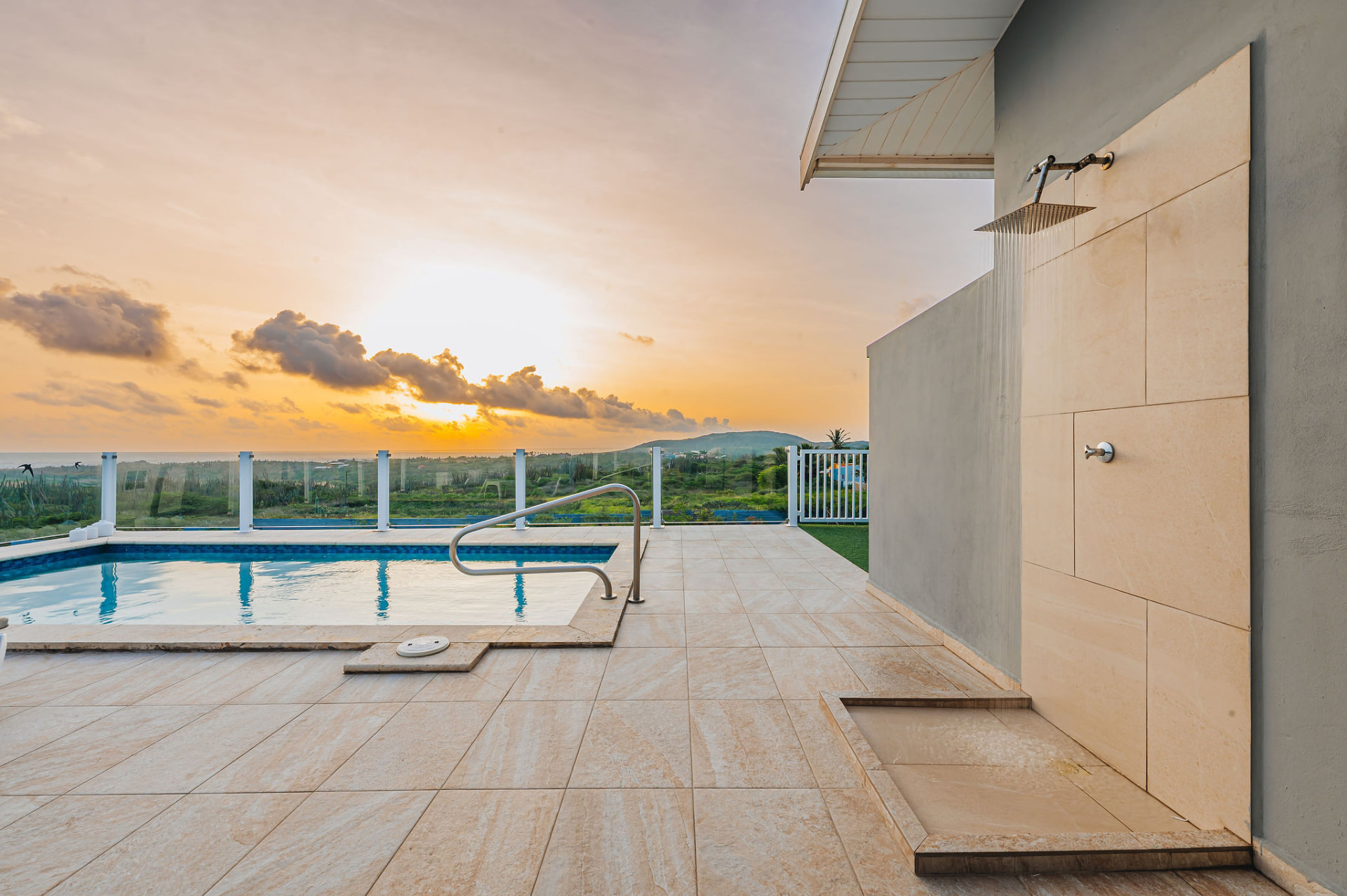 Lucemar · Pool & terrace
