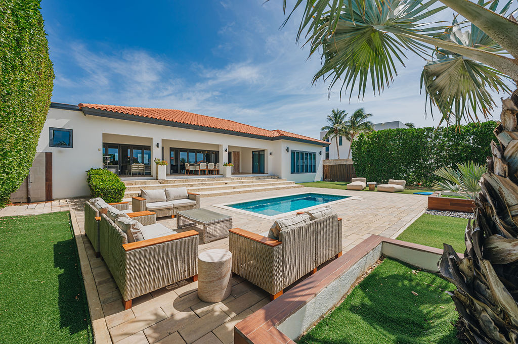 Sophie · Pool & terrace