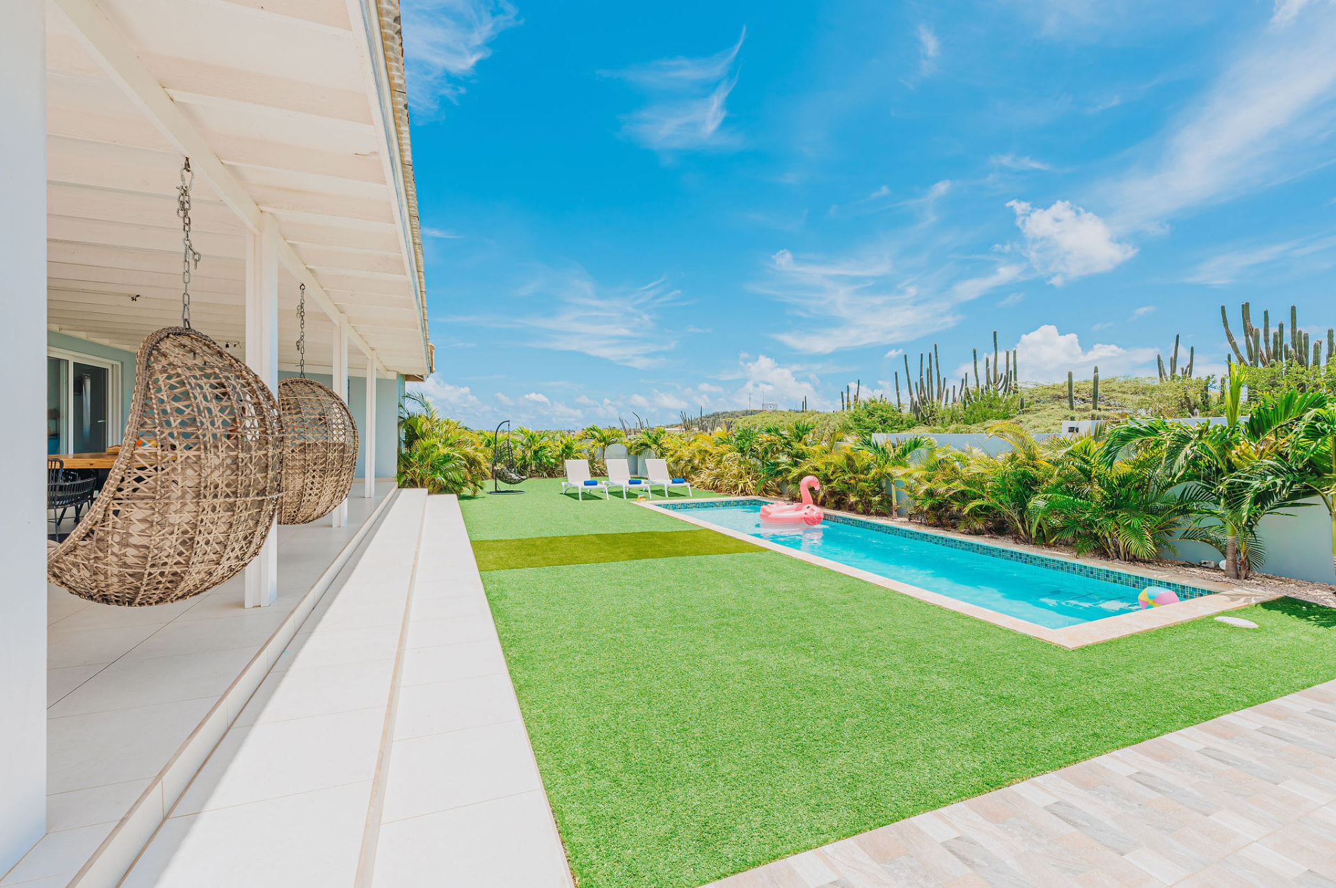 Cadushi · Outdoor patio
