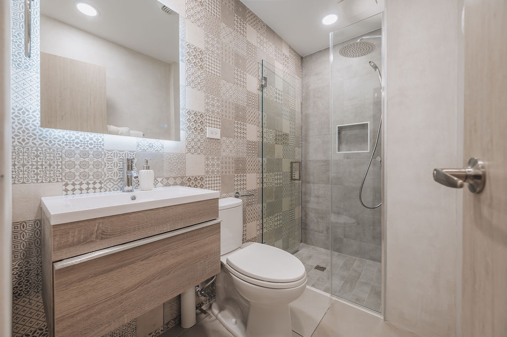 Reina del Mar · Third bathroom