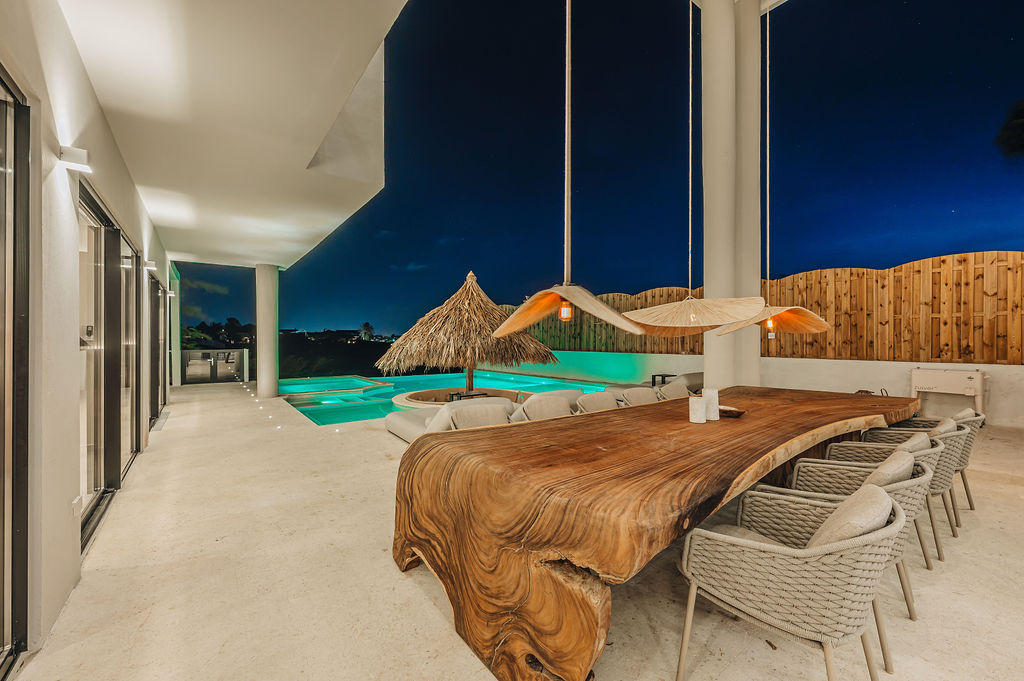 Alma · Outdoor dining