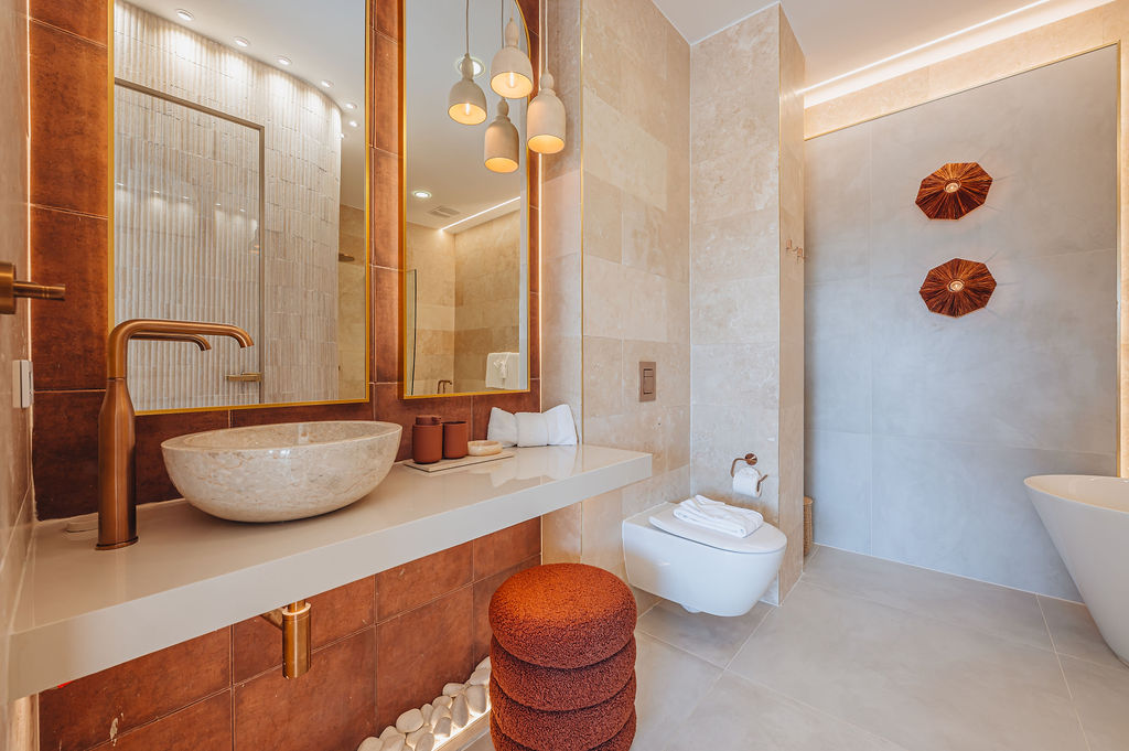 Alma · Bathrooms & spa