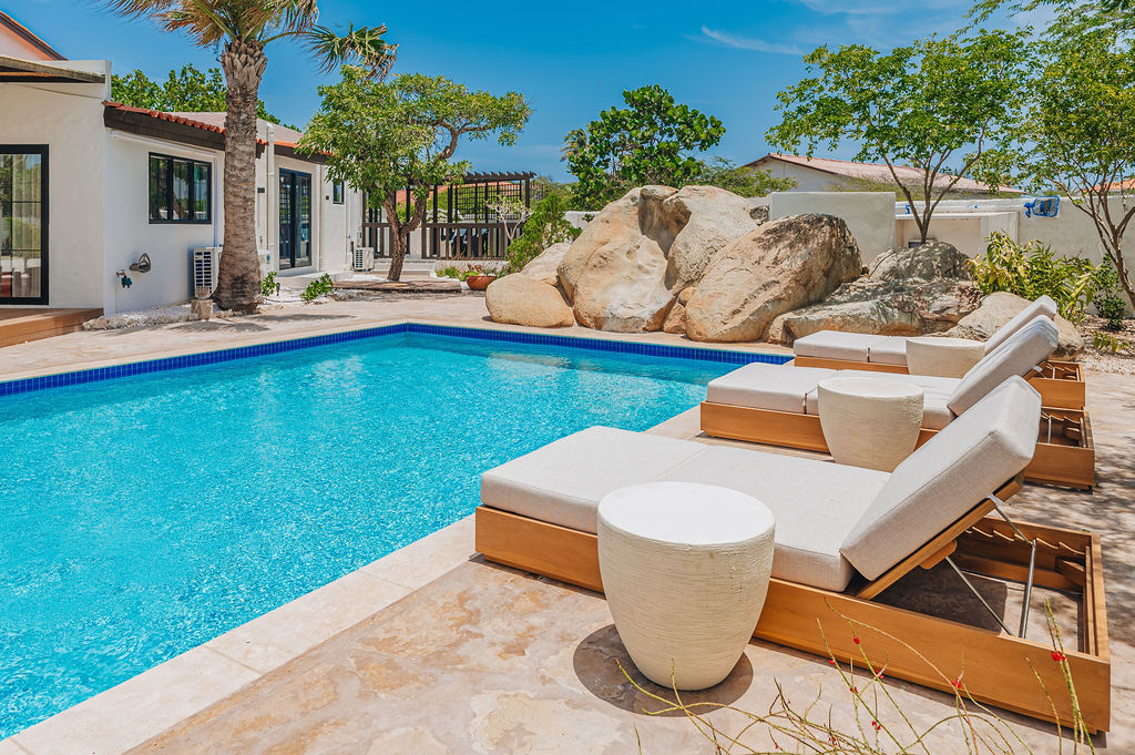 Bougainvillea · Pool & terrace