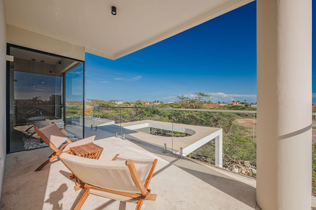 Alma · Pool & terrace