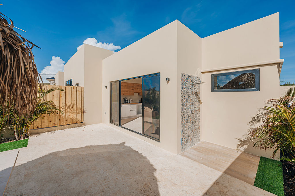 Aureo · Exterior