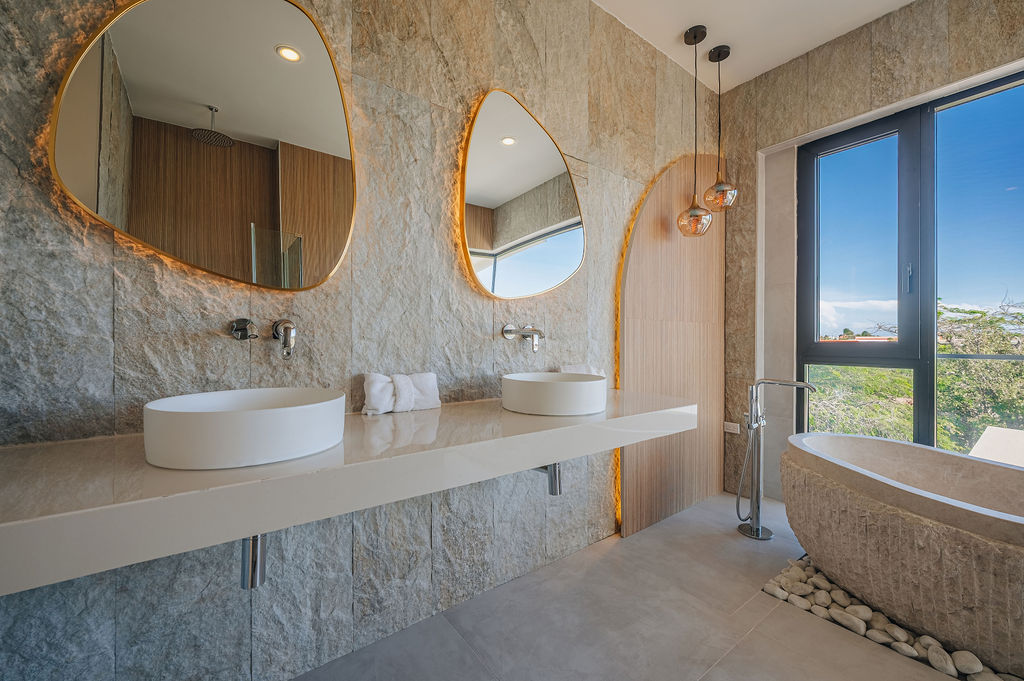 Alma · Bathrooms & spa