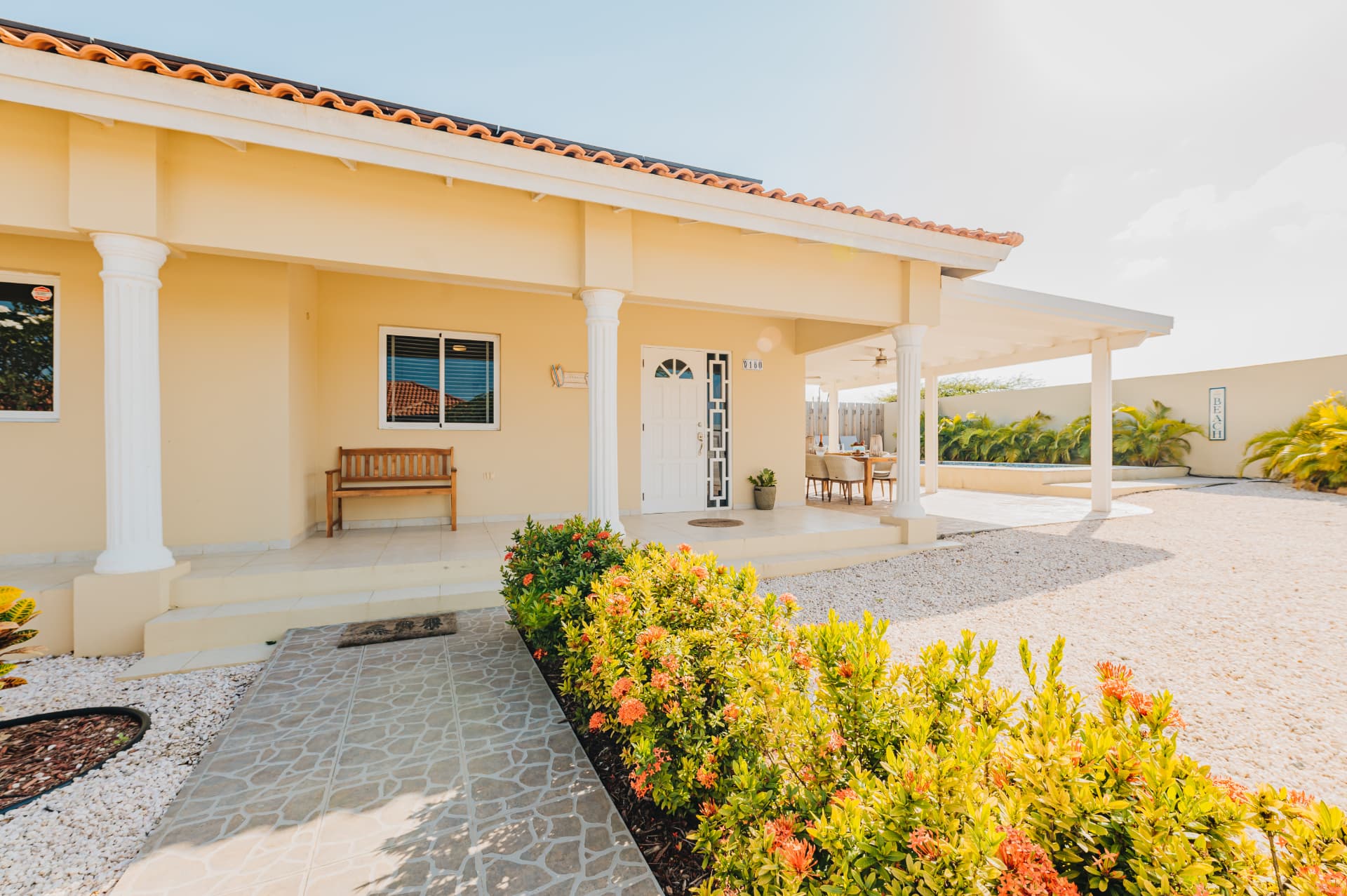 Palmitas · Exterior & garden