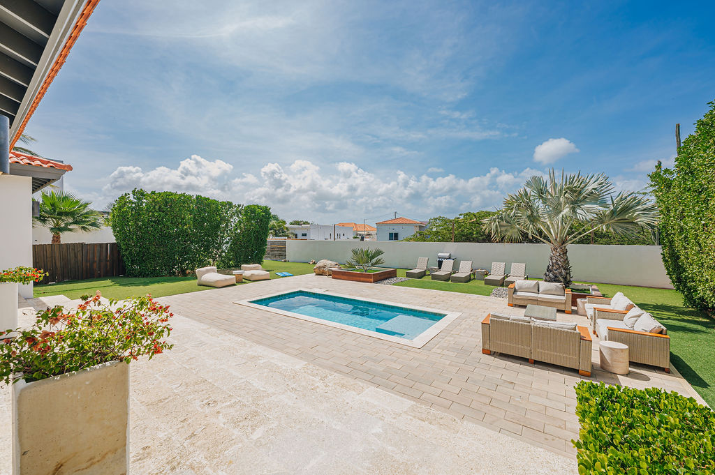 Sophie · Pool & terrace