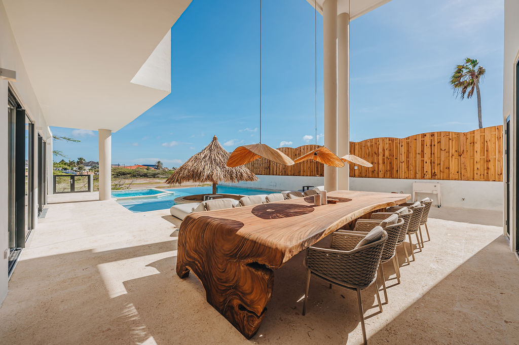Alma · Outdoor dining