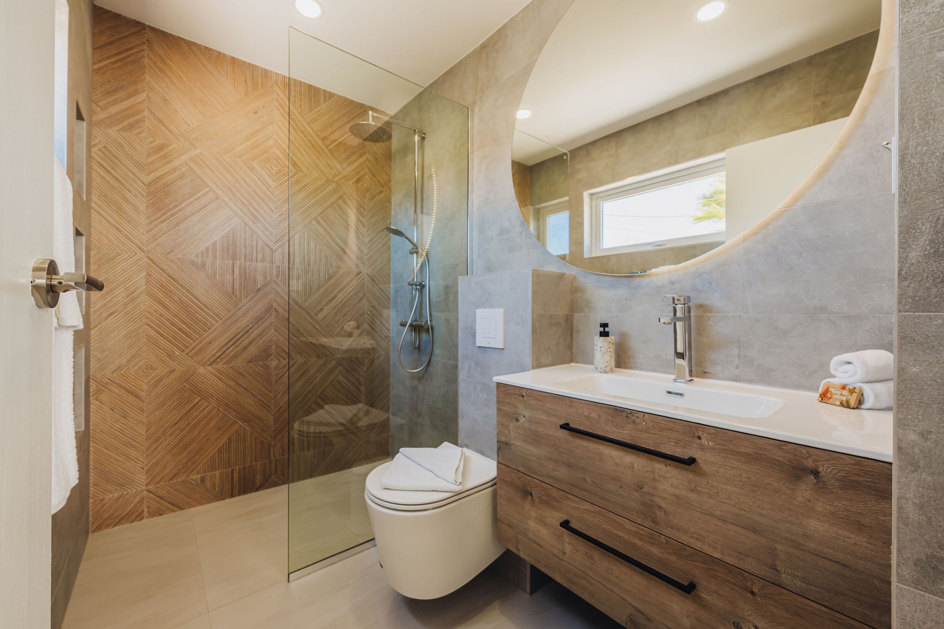 Hoya · Bathrooms
