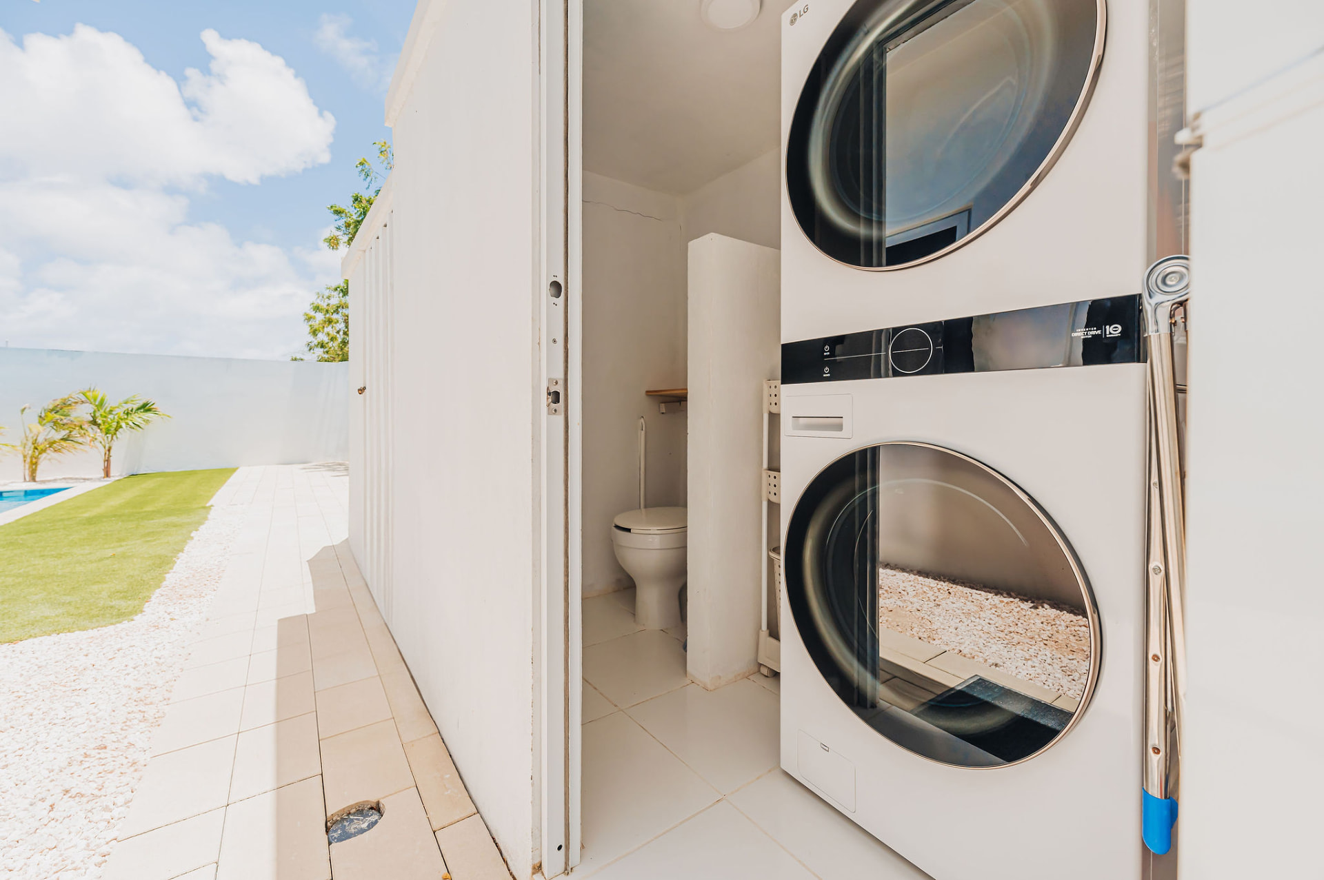 BlueBlanco · Outdoor & pool