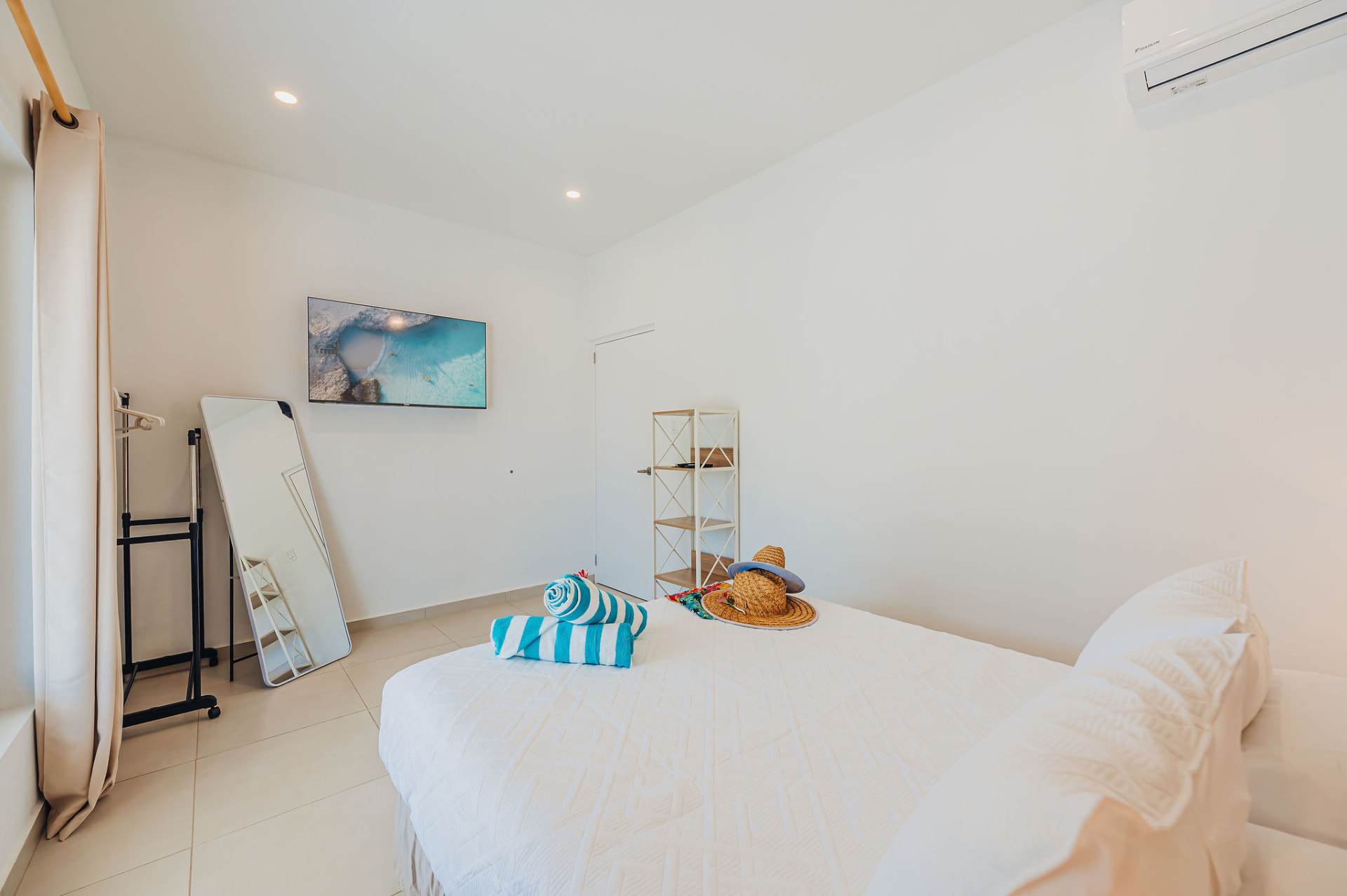 BlueBlanco · Third bedroom