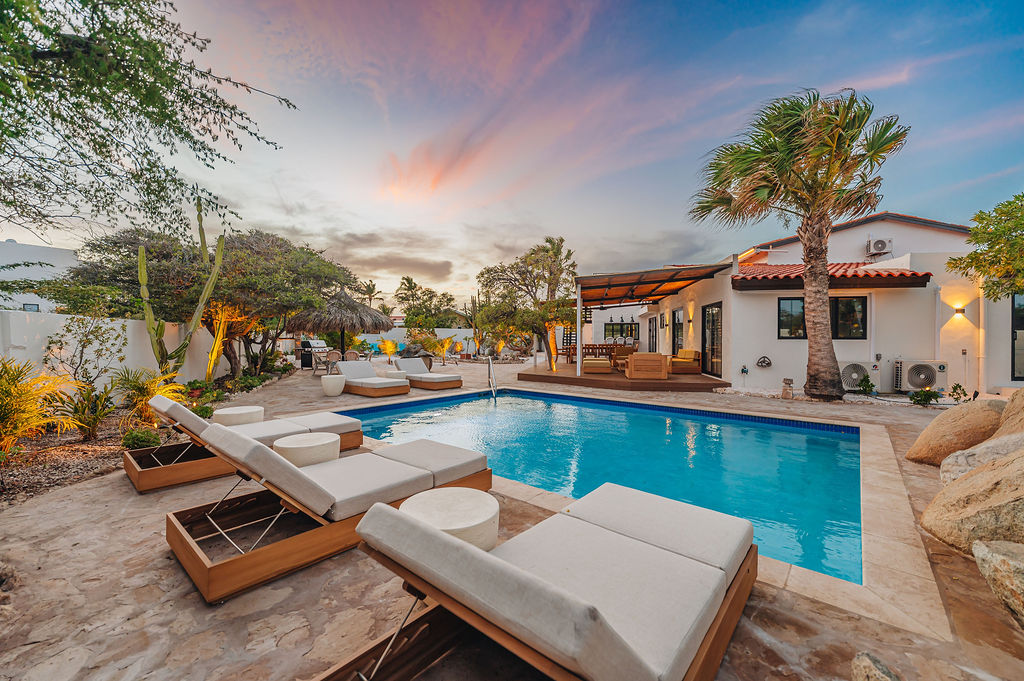 Bougainvillea · Pool & terrace
