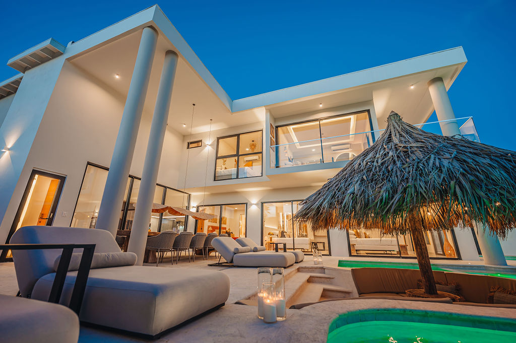 Alma · Pool & terrace