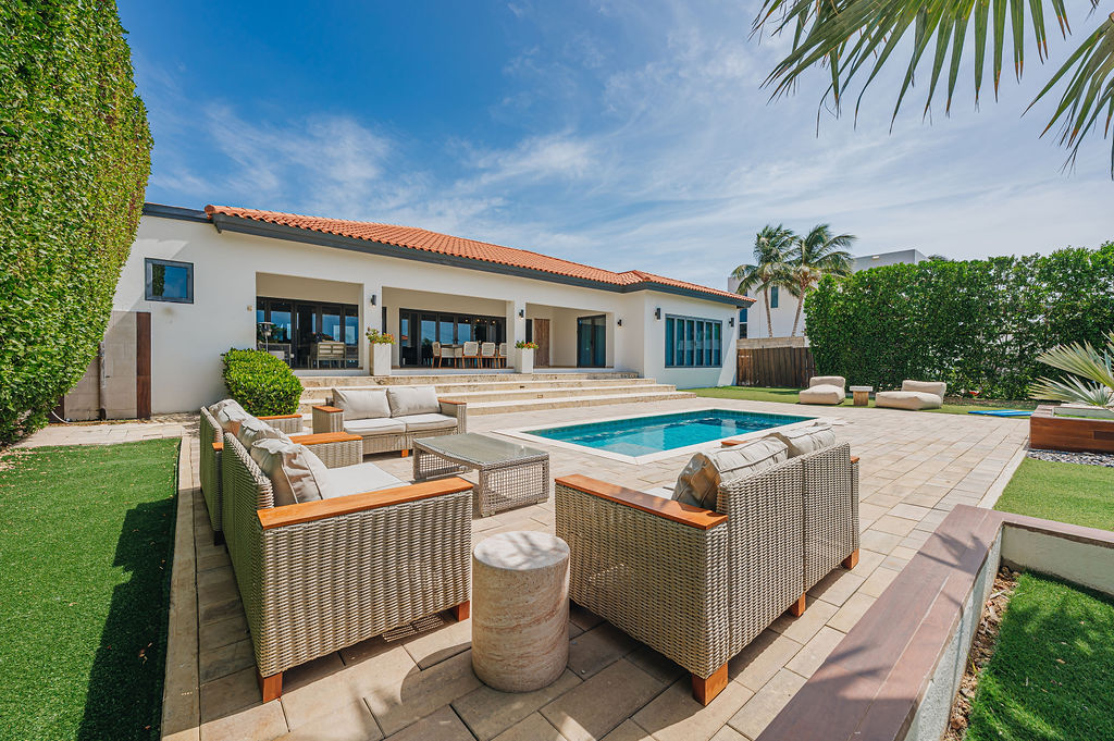 Sophie · Pool & terrace