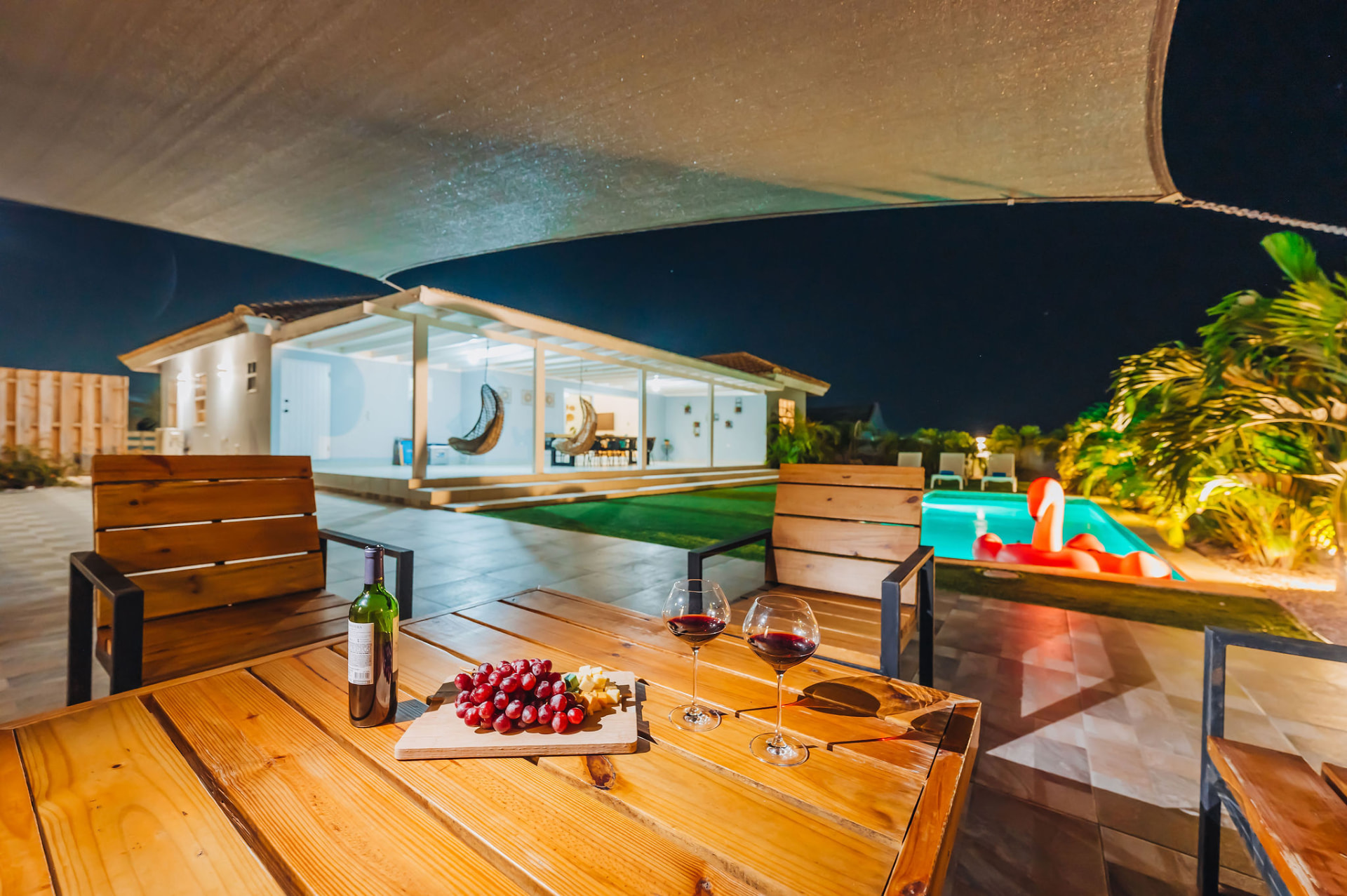 Cadushi · Outdoor & pool