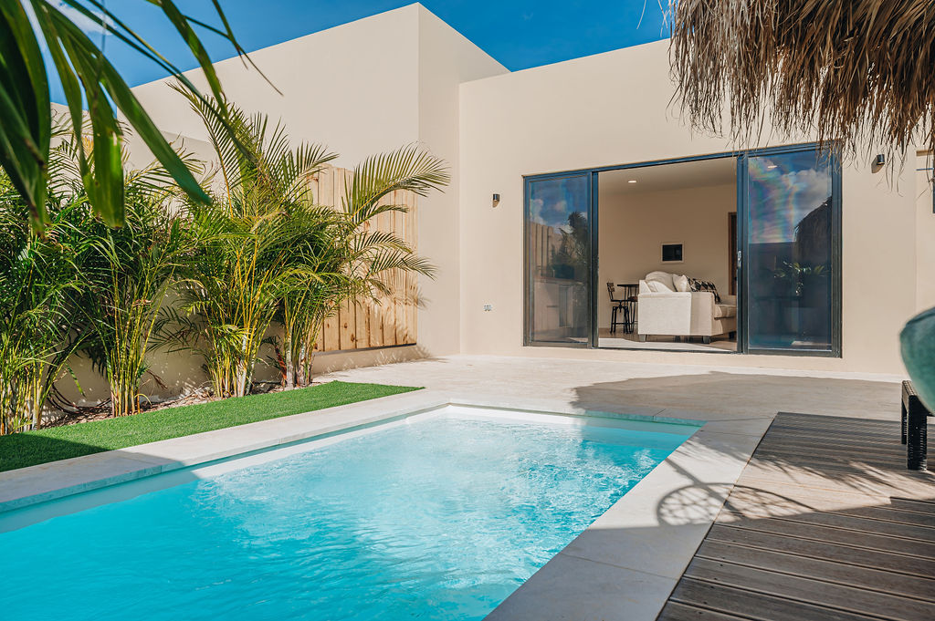 Aureo · Pool & terrace