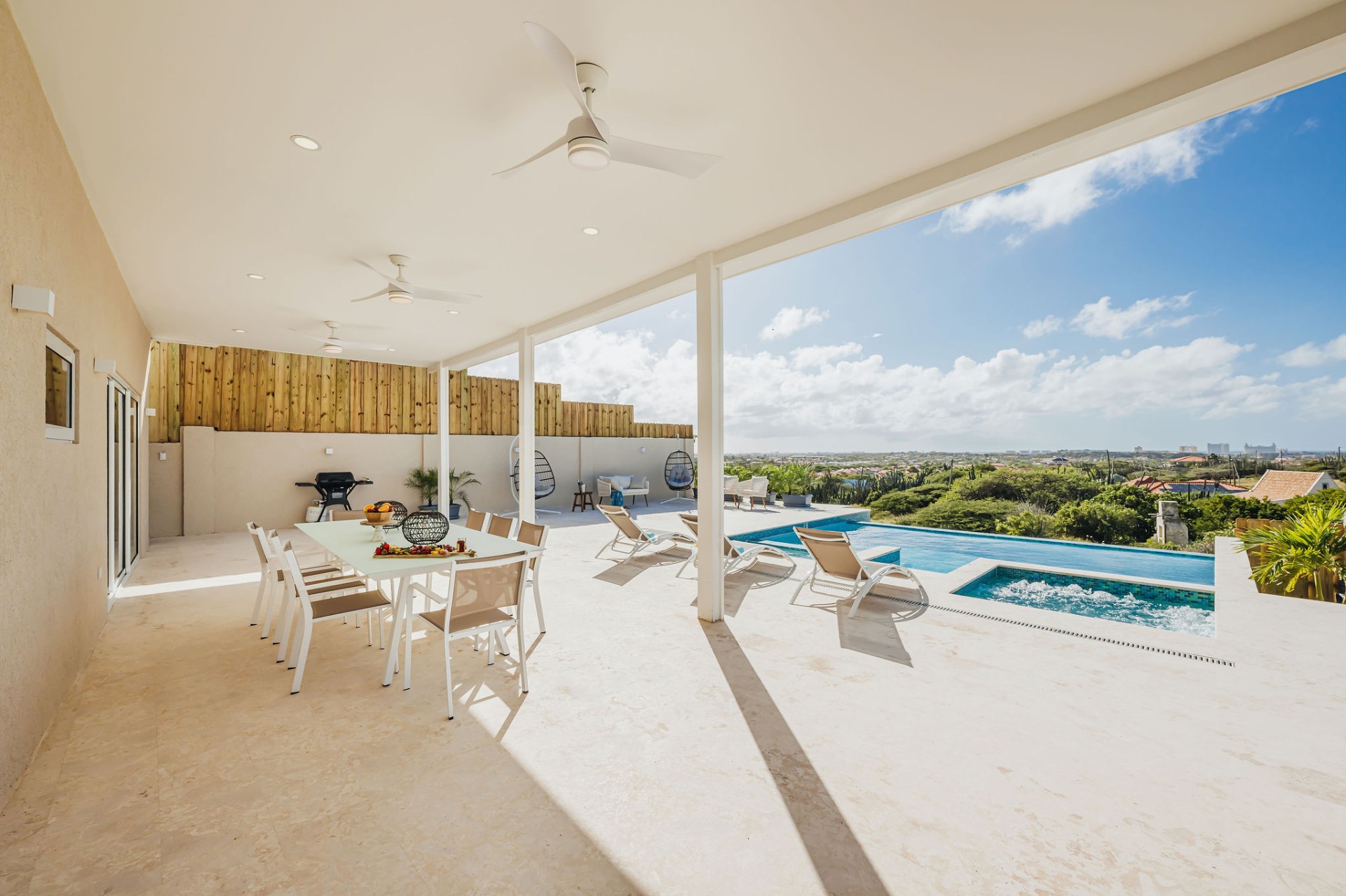 Hoya · Pool & terrace