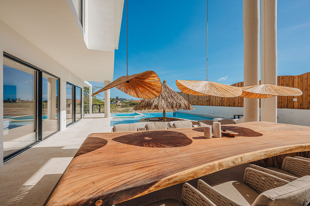 Alma · Outdoor dining