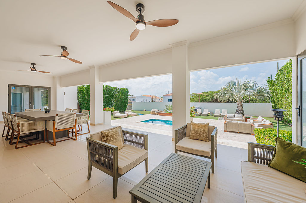 Sophie · Pool & terrace