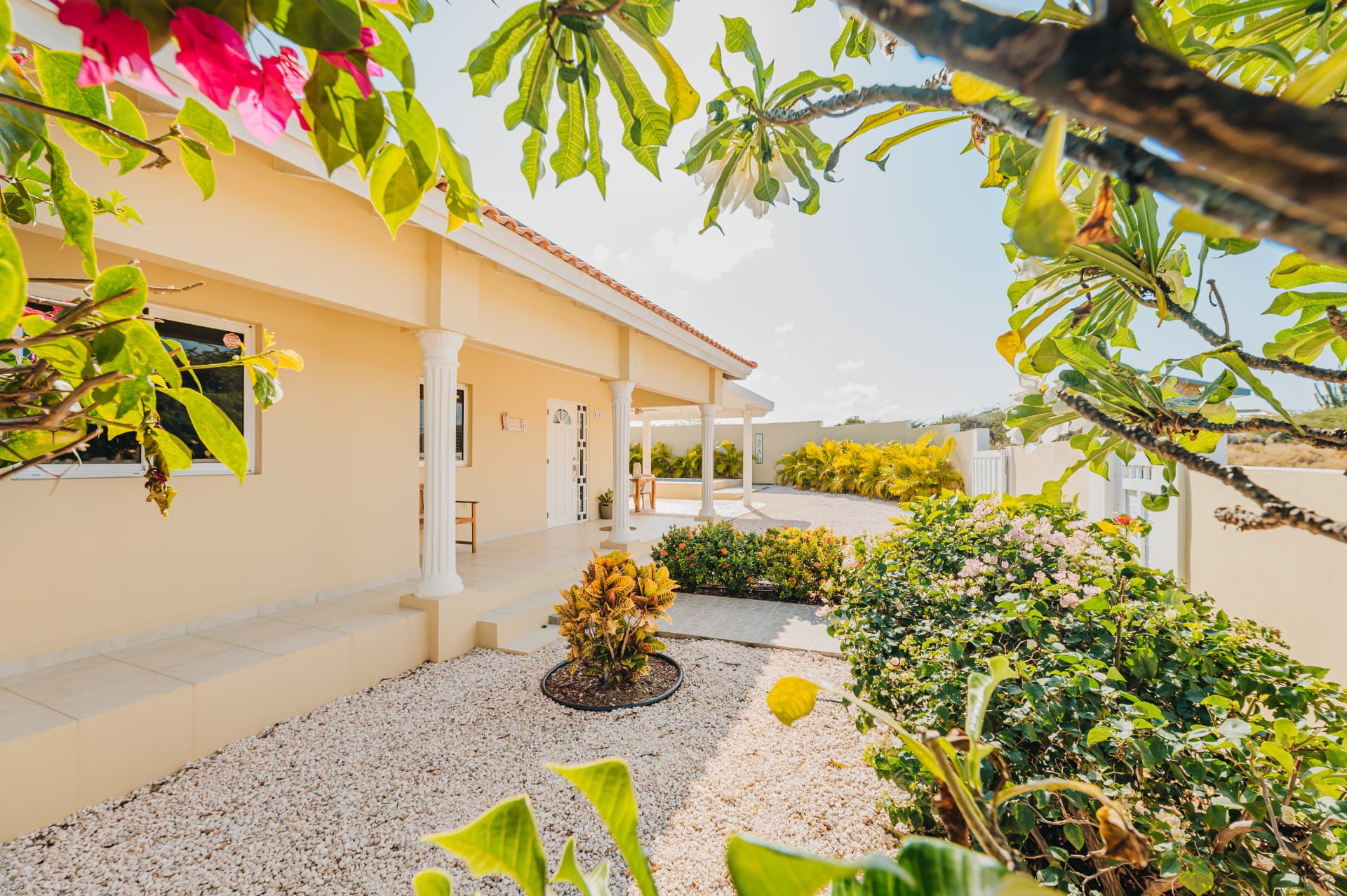 Palmitas · Exterior & garden