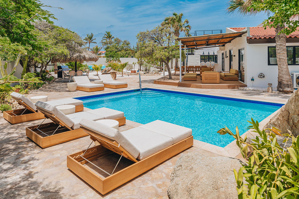 Bougainvillea · Pool & terrace