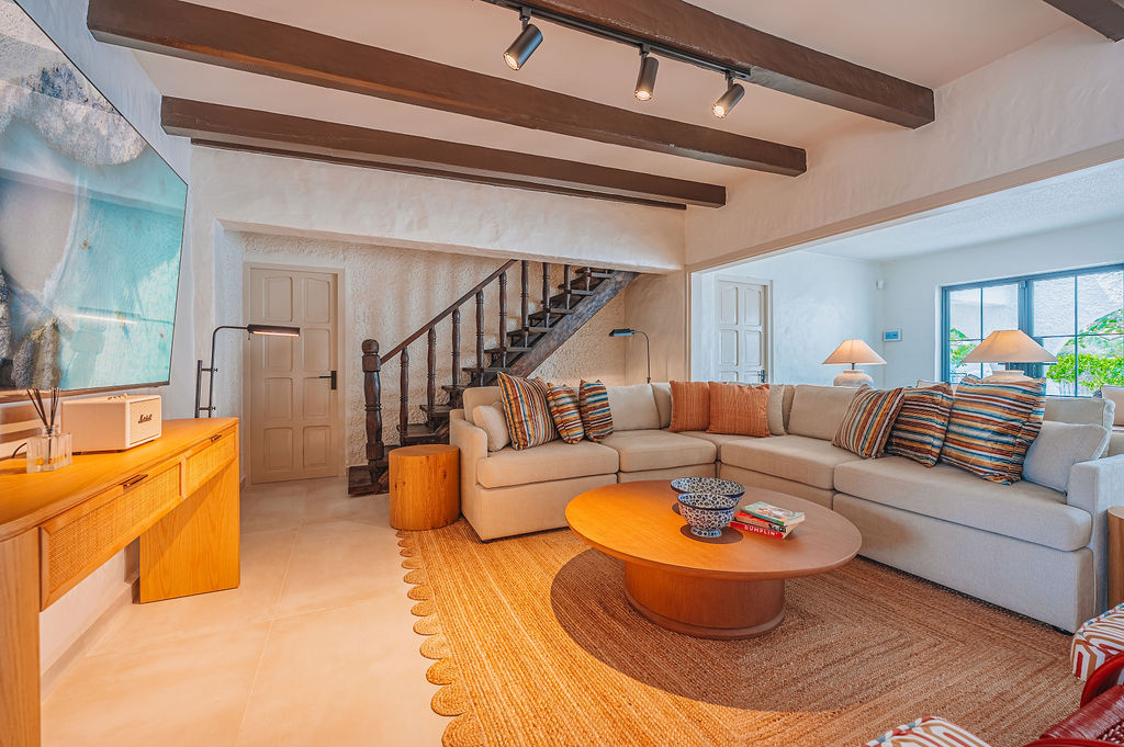 Bougainvillea · Living room