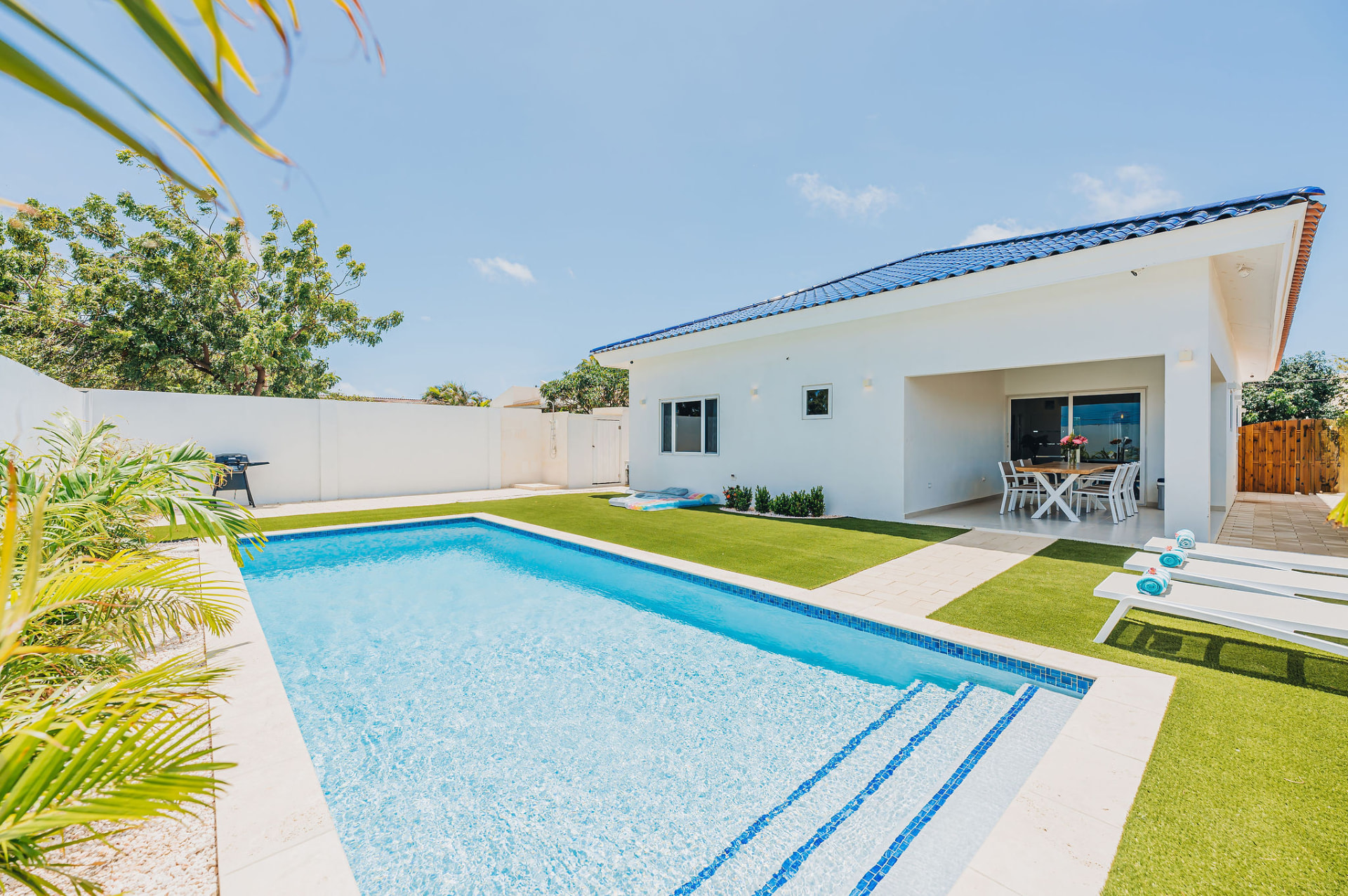 BlueBlanco · Outdoor & pool