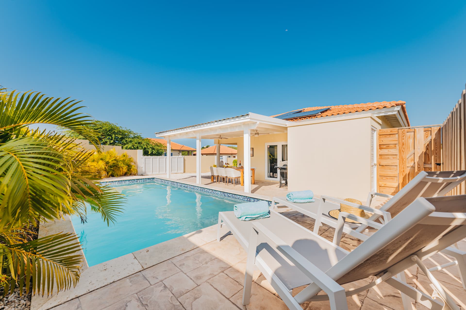 Palmitas · Outdoor & pool