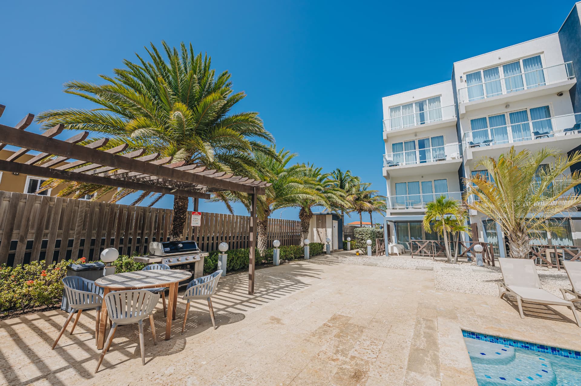 Reina del Mar · Pool area
