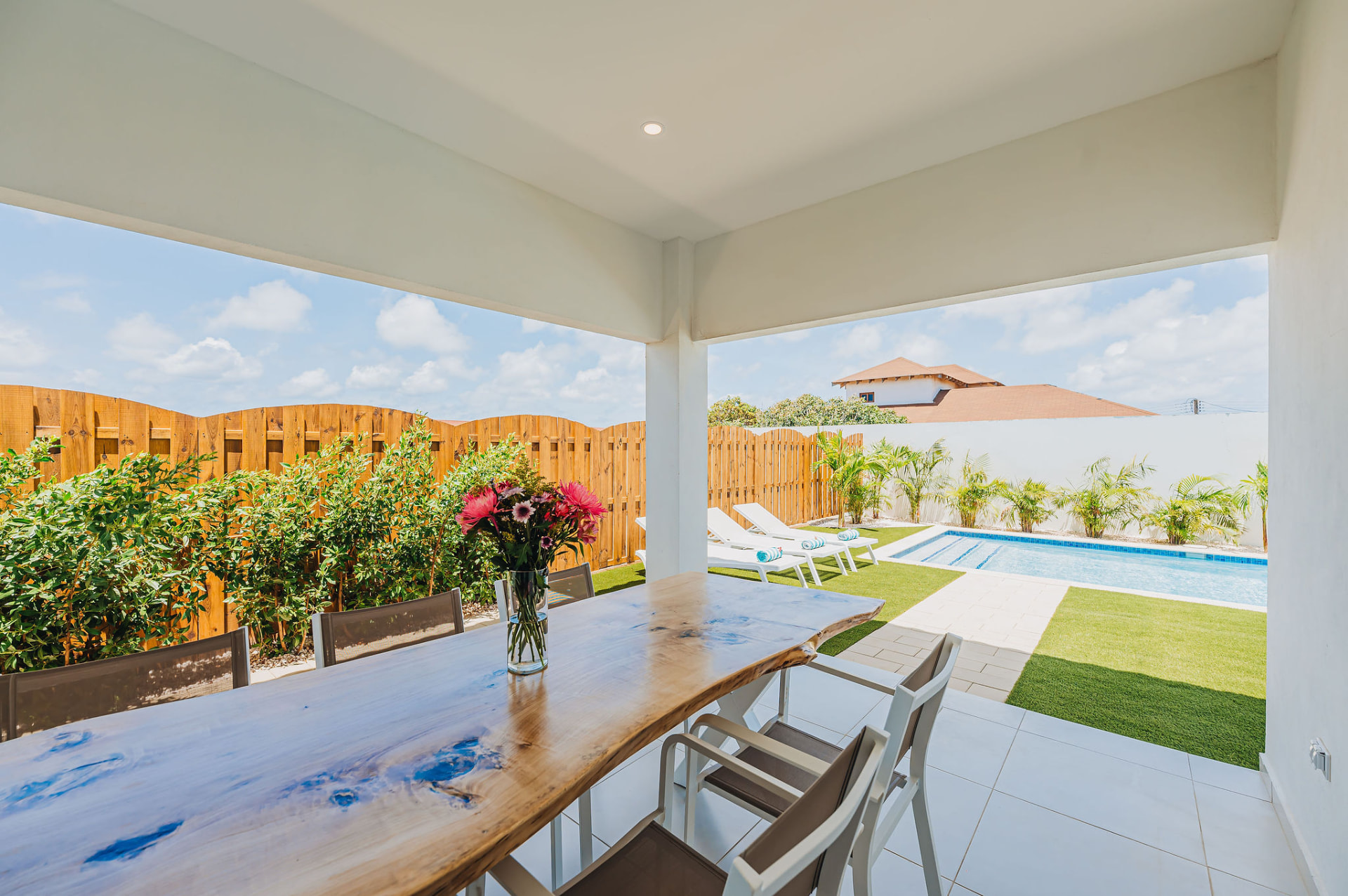 BlueBlanco · Outdoor & pool