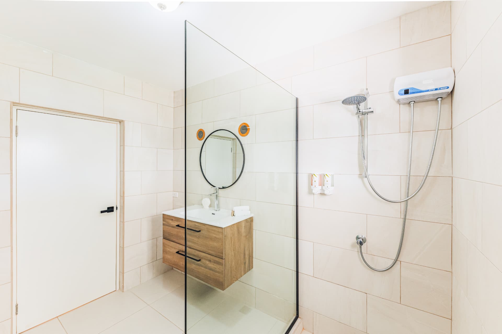 Cadushi · Second master bathroom