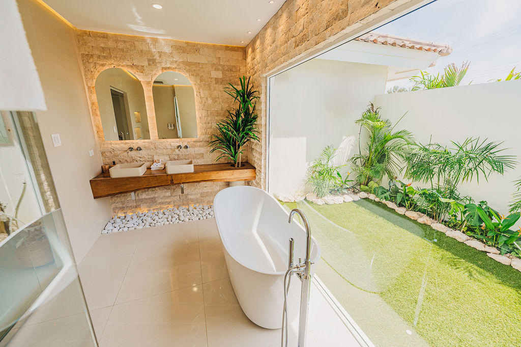 Amandari · Bathrooms