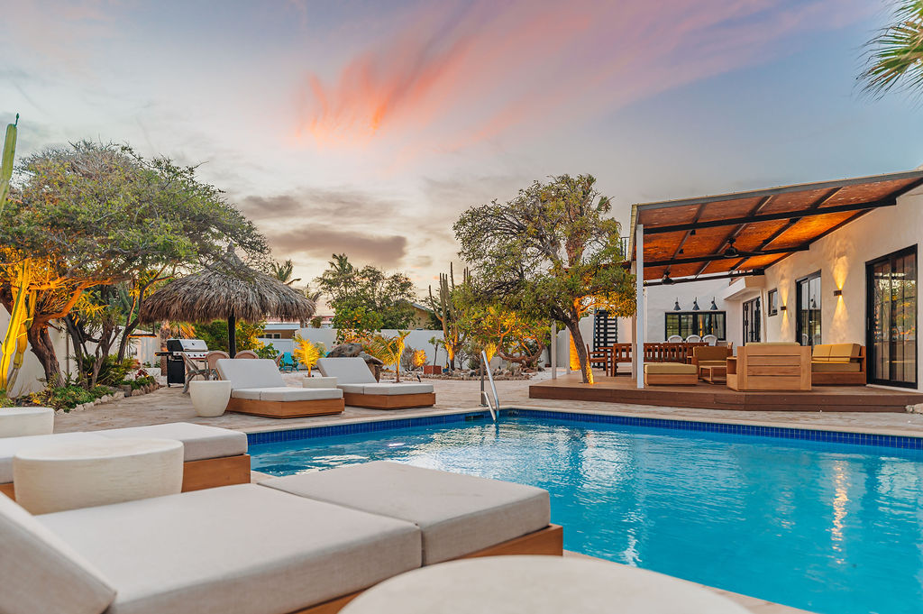 Bougainvillea · Pool & terrace
