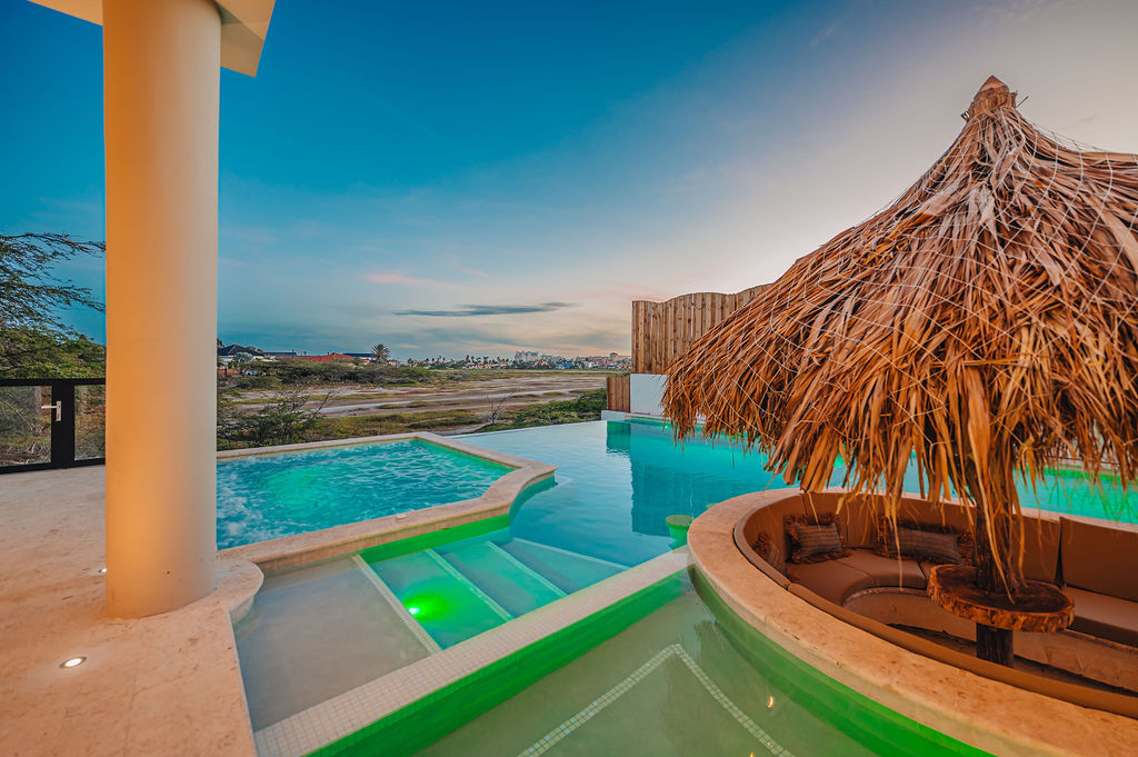 Alma · Pool & terrace