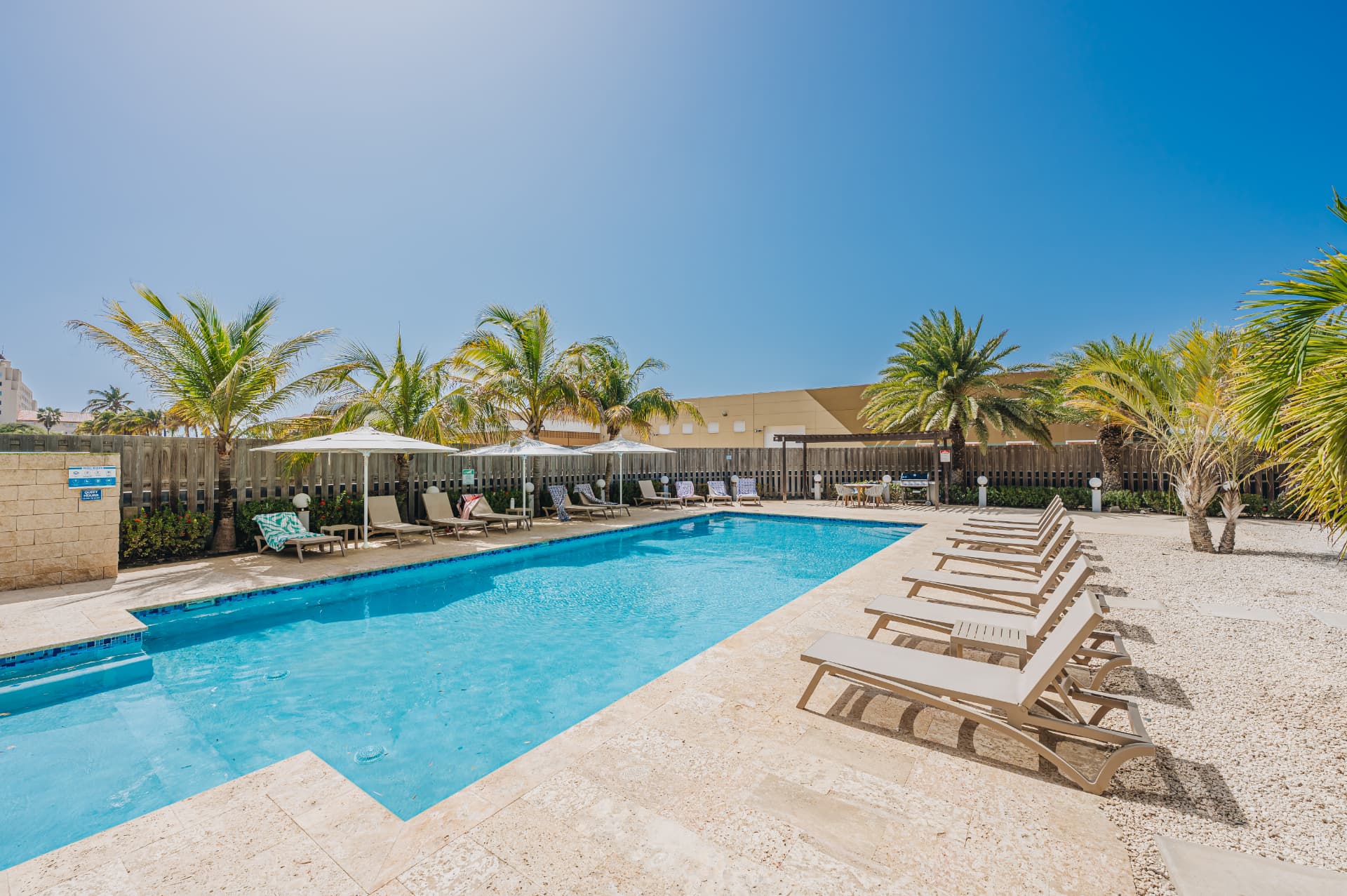 Reina del Mar · Pool area