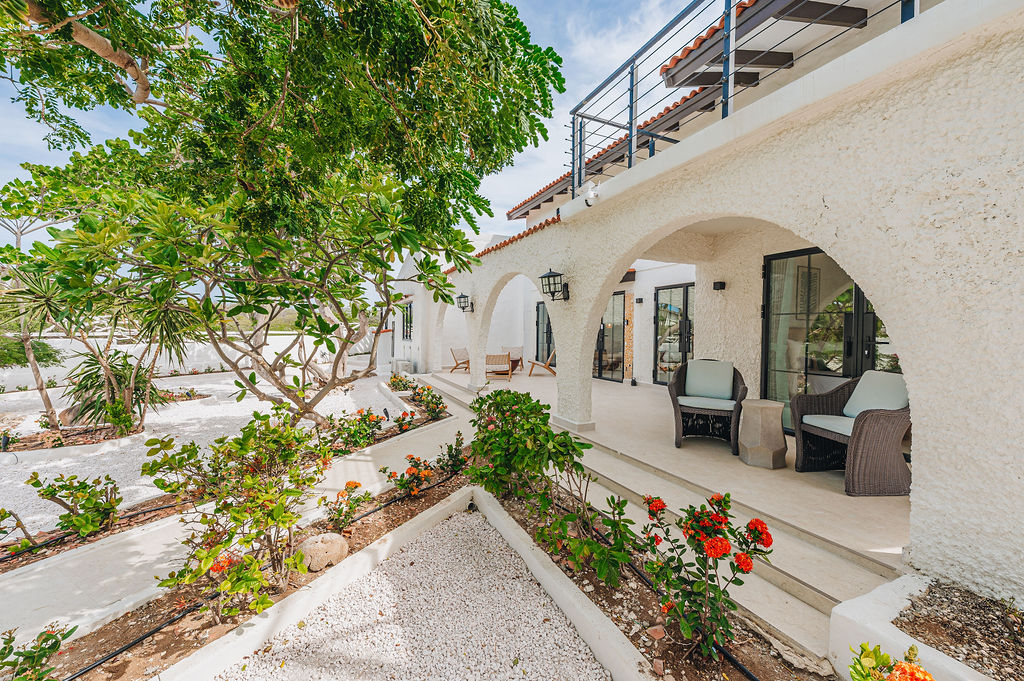 Bougainvillea · Outdoor dining & lounge