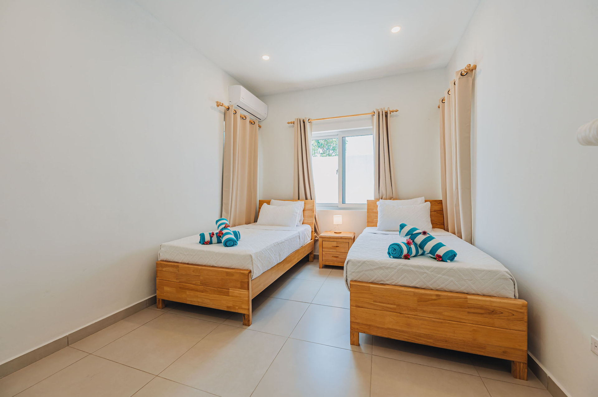 BlueBlanco · Second bedroom