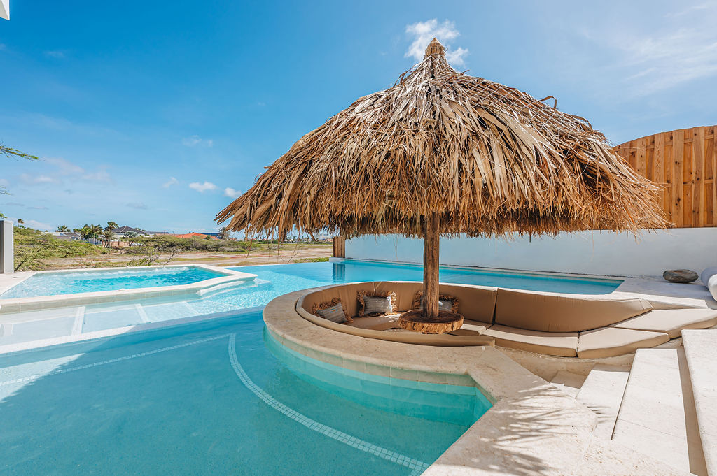 Alma · Pool & terrace