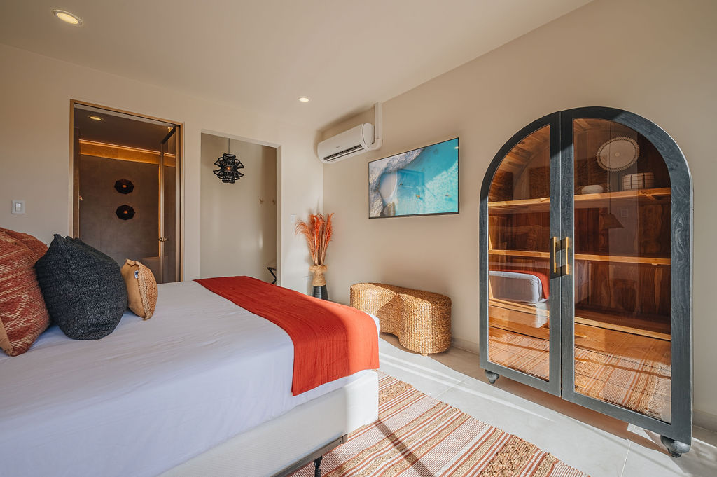 Alma · Bedrooms