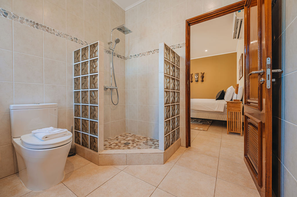 Arbol de Vida · Bathrooms