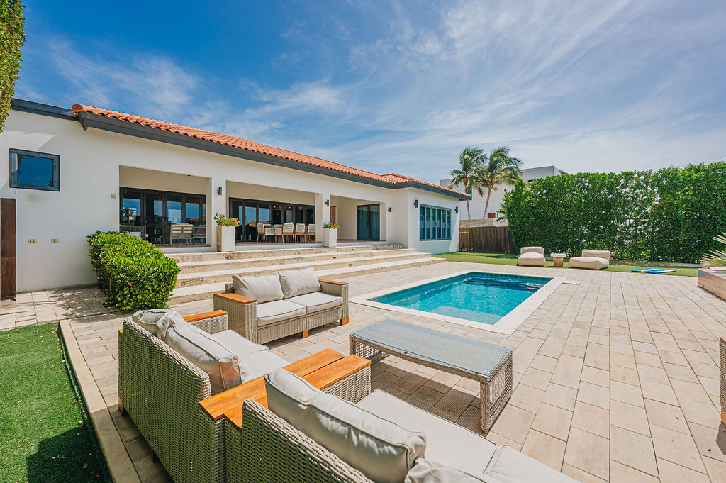 Sophie · Pool & terrace