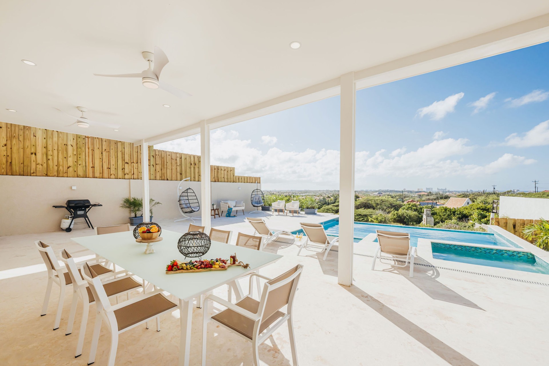 Hoya · Pool & terrace