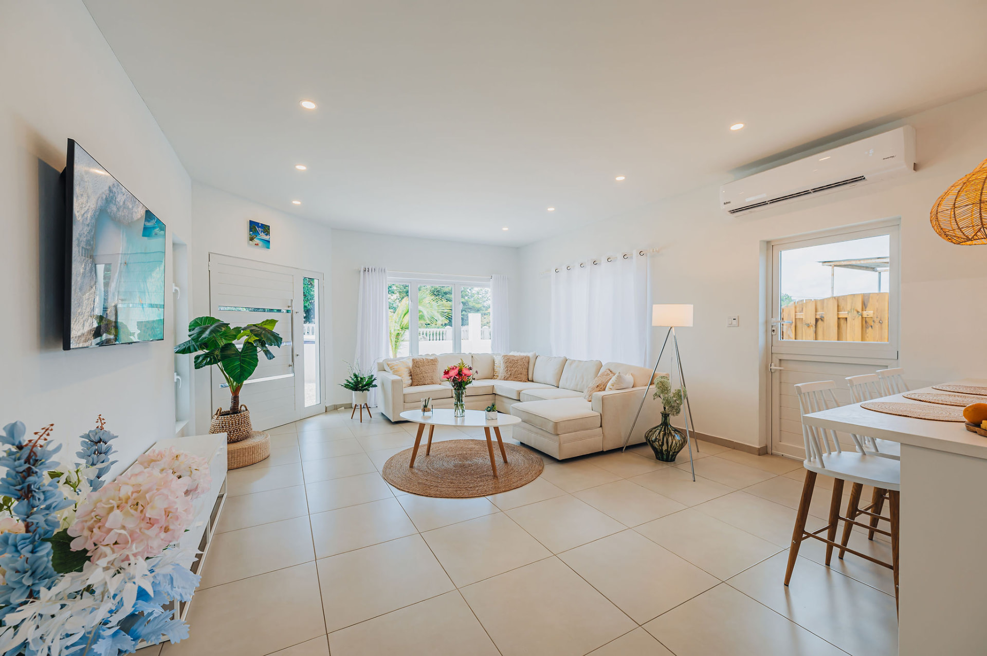 BlueBlanco · Living area