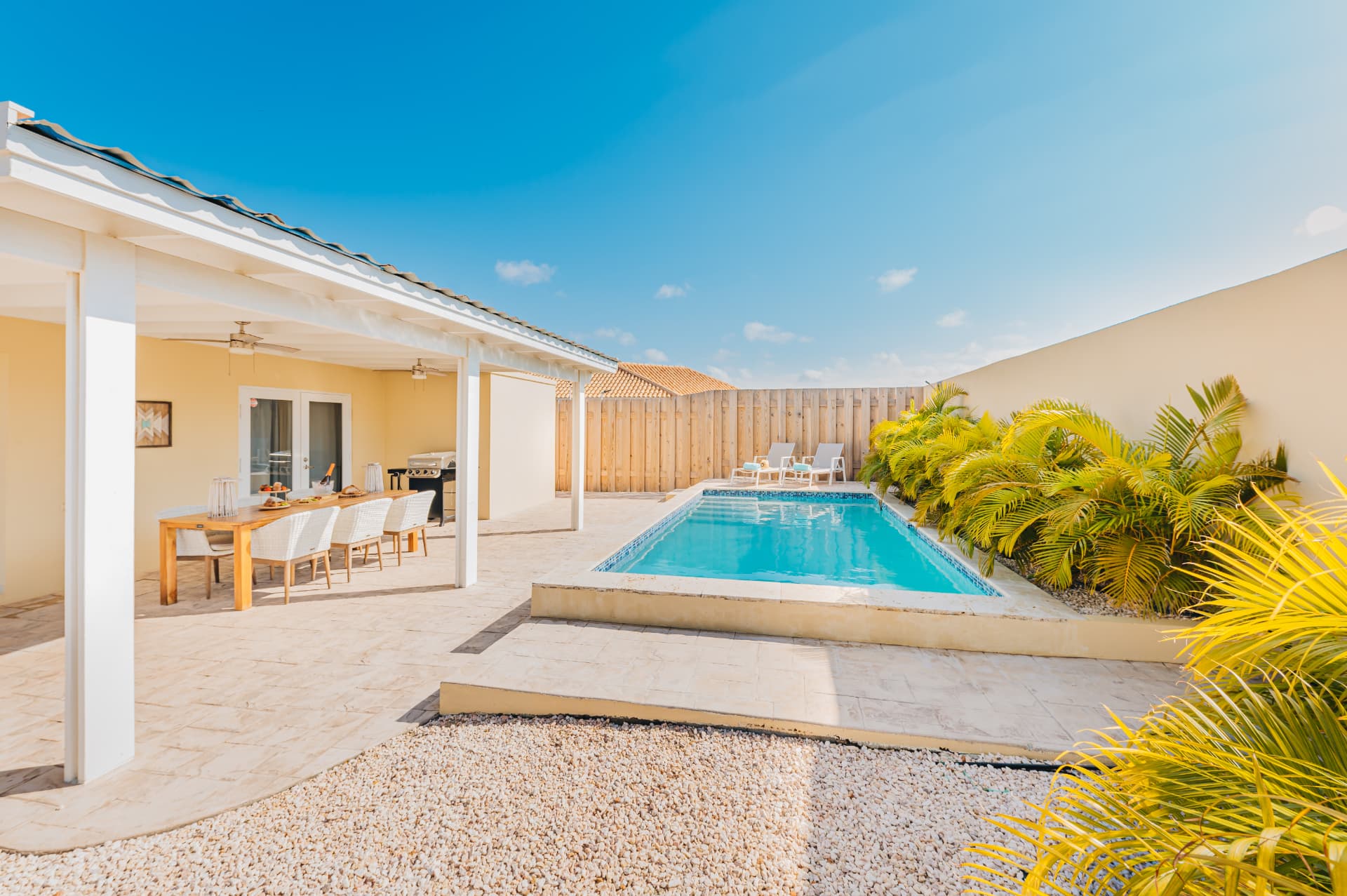 Palmitas · Outdoor & pool